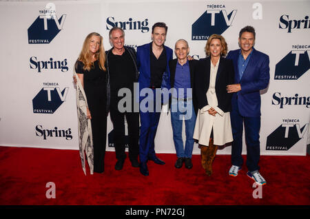 New York, NY, STATI UNITI D'AMERICA. Xx Settembre, 2018. Il cast, (L-R) Produttore Esecutivo Lori McCreary, Keith Carradine, Erich Bergen, Zeljko Ivanek, Téa Leoni e Tim Daly assiste il Tribeca Festival TV premiere della Signora Segretario (CBS) il 20 settembre 2018 a New York City. Credito: Raymond Hagans/media/punzone Alamy Live News Foto Stock