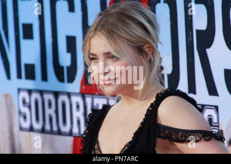 Chloe Grace Moretz presso la American Premiere di Universal Pictures' 'Vicini 2: Sorority Rising" tenutasi presso il Regency Village Theatre di Westwood, CA, 16 maggio 2016. Foto di Joe Martinez / PictureLux Foto Stock