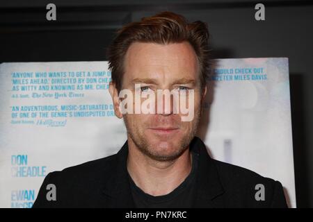 Ewan McGregor 29/03/2016 Los Angeles Premiere "Miglia" tenutosi presso il Writer's Guild Theatre di Beverly Hills, CA Foto di Izumi Hasegawa / HNW / PictureLux Foto Stock