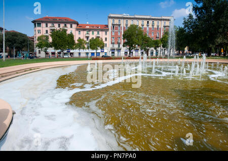 L'Italia, Lombardia, Milano, Vittorio Formentano Park ex Largo Marinai d'Italia, Fontana Foto Stock