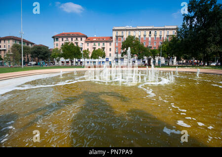 L'Italia, Lombardia, Milano, Vittorio Formentano Park ex Largo Marinai d'Italia, Fontana Foto Stock