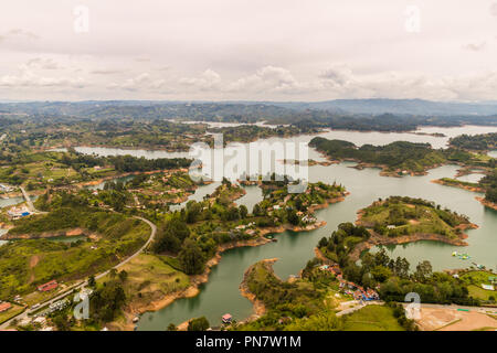 El Penol Guatape Colombia. Marzo 2018. La vista da El Piedra Guatape Foto Stock