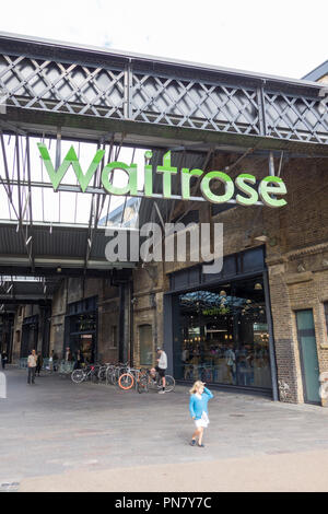 Waitrose Kings Cross, granaio Square, Camden, London, N1, Regno Unito Foto Stock