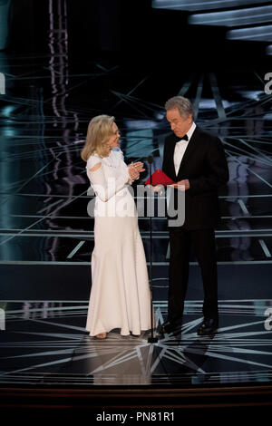 Faye Dunaway e Warren Beatty presente durante il live ABC di teletrasmissione dell'ottantanovesimo Oscar® al Dolby® Theatre di Hollywood, CA domenica, 26 febbraio 2017. Riferimento al file # 33242 502THA per solo uso editoriale - Tutti i diritti riservati Foto Stock