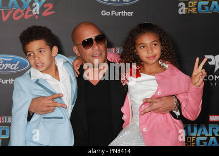 Vincent Sinclair, Vin Diesel, Hania Riley Sinclair 19/04/2017 La prima mondiale di "guardiani della galassia Vol.2" tenutasi presso il Teatro Dolby in Hollywood, CA Foto di Izumi Hasegawa / HNW / Picturelux Foto Stock