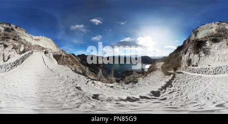 Visualizzazione panoramica a 360 gradi di Laguna di Quilotoa - Vista 1