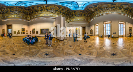 Visualizzazione panoramica a 360 gradi di Salon Carré - Camera3, primo piano, Denon, Louvre, Parigi, 2014.