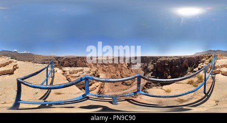 Visualizzazione panoramica a 360 gradi di Piccolo fiume Colorado si affacciano