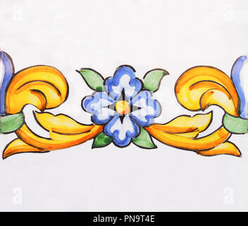 Dettaglio delle piastrelle tradizionali dalla facciata della vecchia casa. Piastrelle decorative.Valencian piastrelle tradizionali. Ornamento floreale. Foto Stock