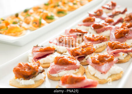 Frutti di mare e cocktail a base di carne e formaggio per il pranzo Foto Stock