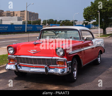 ROYAL OAK, MI/USA - Agosto 16, 2018: UN 1956 Chevrolet Bel Air a Mobil gas station a Woodward crociera da sogno. Foto Stock