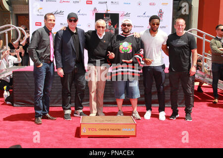 Todd McFarlane, Kevin Feige, Stan Lee, Kevin Smith, Chadwick Boseman, Clark Gregg 18/07/2017 Stan Lee mano ingombro e la cerimonia di premiazione che si terrà a la leva TCL Chinese Theatre di Los Angeles, CA Foto di Izumi Hasegawa / HNW / PictureLux Foto Stock