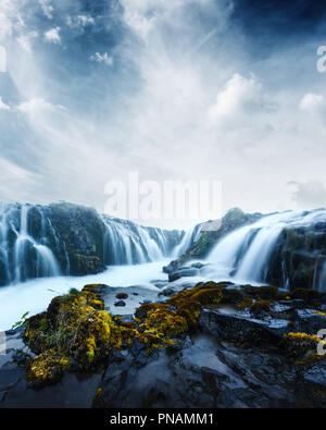 Bruarfoss cascata nel periodo estivo Foto Stock