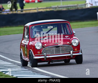 Tom Blomqvist, Nick Jarvis, Austin Mini Cooper S, St Marys trofeo, produzione automobili berlina, 1960 al 1966, Goodwood 2018, settembre 2018, automo Foto Stock