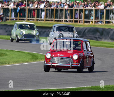 Tom Blomqvist, Nick Jarvis, Austin Mini Cooper S, St Marys trofeo, produzione automobili berlina, 1960 al 1966, Goodwood 2018, settembre 2018, automo Foto Stock