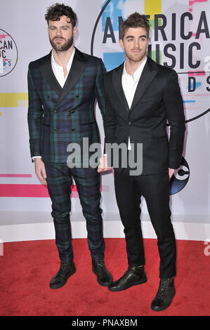 Il Chainsmokers al 2017 American Music Awards che si è tenuto presso il Microsoft Theatre di Los Angeles, CA domenica 19 novembre, 2017. Foto di PRPP/PictureLux Riferimento File # 33481 055PRPP01 per solo uso editoriale - Tutti i diritti riservati Foto Stock