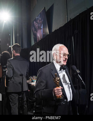 James Ivory pone backstage con l'OSCAR® per la sceneggiatura adattata per lavorare su "Chiamami con il tuo nome" durante il live ABC teletrasmesso del novantesimo Oscar® al Dolby® Theatre in Hollywood, CA domenica 4 marzo 2018. Riferimento al file # 33546 534PLX per solo uso editoriale - Tutti i diritti riservati Foto Stock