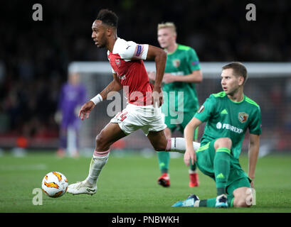 Dell'Arsenal Aubameyang Pierre-Emerick (sinistra) durante la UEFA Europa League, gruppo e corrisponde all'Emirates Stadium di Londra. Foto Stock