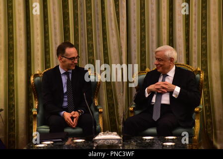 Atene, Grecia. Xx Settembre, 2018. Il ministro degli Affari esteri della Repubblica federale di Germania Heiko Maas (sinistra) e il Presidente della Repubblica ellenica Prokopis Pavlopoulos (destra), durante il loro incontro. Credito: Dimitrios Karvountzis/Pacific Press/Alamy Live News Foto Stock