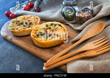 Porri Quiche e salmone affumicato Foto Stock