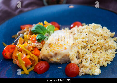 Andalusa di pesce, riso allo zafferano con verdure Foto Stock