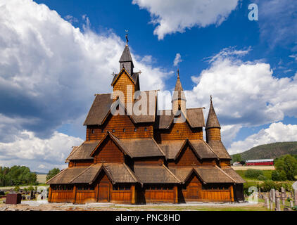 Xiii secolo Heddal legno doghe in chiesa, la più grande della doga rimanenti chiesa in Norvegia, Notodden, Telemark, Norvegia, Scandanavia Foto Stock