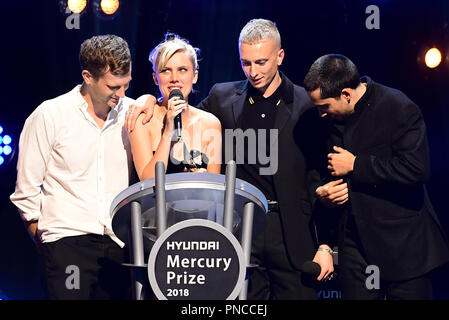 Lupo Alice accetta il 2018 Hyundai Mercury Music Prize, svoltasi presso il Eventim Apollo, Londra. Per uso editoriale nel contesto del 2018 Hyundai Premio Mercurio soltanto. Foto Stock