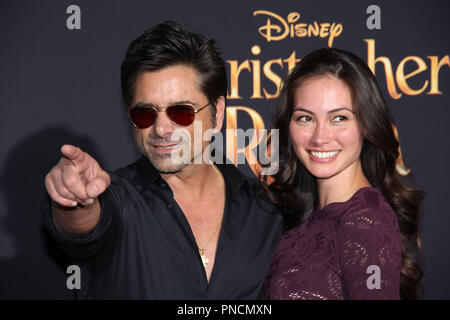 John Stamos e Caitlin McHugh presso il Disney's Premiere mondiale di "Christopher Robin'. Tenuto presso il Walt Disney Studios teatro principale di Burbank, CA, 30 luglio 2018. Foto: Richard Chavez / PictureLux Foto Stock