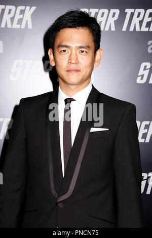 John Cho presso il Los Angeles Premiere di STAR TREK tenutosi presso il Grauman's Chinese Theatre di Hollywood, CA il giovedì 30 aprile, 2009. Foto di PRPP / PictureLux Riferimento File # John Cho 04302009 01PRPP per solo uso editoriale - Tutti i diritti riservati Foto Stock