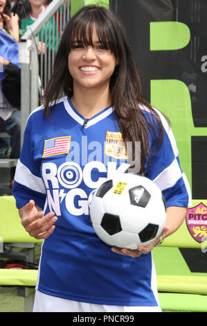 Michelle Rodriguez a MTV Tr3s Rock N' Gol speciale TV taping tenuto presso la Home Depot Center di Carson, CA su Mercoledì, 31 marzo 2010. ROCK N' GOL arie il 3 giugno alle ore 9:00pm (EST) su MTV Tr3s con un ulteriore MTV2 post broadcast premiere. Foto di Pedro Ulayan Pacific Rim Photo Press. /PictureLux Riferimento File # MichelleRodriguez 03 33110PLX per solo uso editoriale - Tutti i diritti riservati Foto Stock