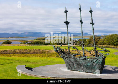 Contea di Mayo, Irlanda - 20 agosto 2018: una vista della carestia nazionale monumento vicino a Westport nella Repubblica di Irlanda. Foto Stock