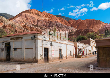 La collina dei Sette Colori (Cerro de los siete colores) in Purmamarca, Jujuy, Argentina. Foto Stock