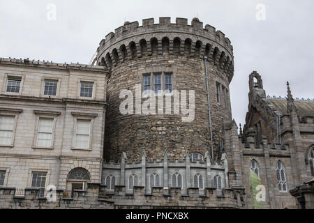 Una vista della Torre di record presso il Castello di Dublino nella città di Dublino Repubblica di Irlanda. È rimasta solo la torre medievale originale cas Foto Stock