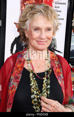 Clori Leachman presso il Los Angeles Premiere di ingloriosa BASTERDS tenutosi presso il Grauman's Chinese Theatre a Hollywood, CA il lunedì, 10 agosto 2009. Foto di PRPP / PictureLux Riferimento File # clori Leachman 01 81009PRPP per solo uso editoriale - Tutti i diritti riservati Foto Stock