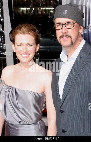 Mireille Enos e Alan Ruck alla premiere del film di CBS di " Misure straordinarie". Gli arrivi presso il Grauman's Chinese Theatre a Hollywood, CA. Il 19 gennaio 2010. Foto: Richard Chavez / PictureLux Riferimento File # EnosMireilleAND6 011910PLX per solo uso editoriale - Tutti i diritti riservati Foto Stock