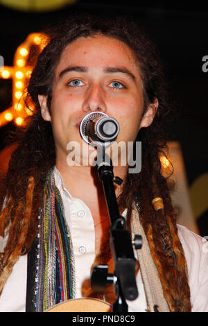 Jason Castro effettua in estate una serie di concerti presso il Grove tenutosi presso il The Grove in Los Angeles, CA su Mercoledì, 19 agosto 2009. Foto di PRPP / PictureLux Riferimento File # Jason Castro01 81909PRPP per solo uso editoriale - Tutti i diritti riservati Foto Stock