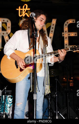 Jason Castro effettua in estate una serie di concerti presso il Grove tenutosi presso il The Grove in Los Angeles, CA su Mercoledì, 19 agosto 2009. Foto di PRPP / PictureLux Riferimento File # Jason Castro02 81909PRPP per solo uso editoriale - Tutti i diritti riservati Foto Stock