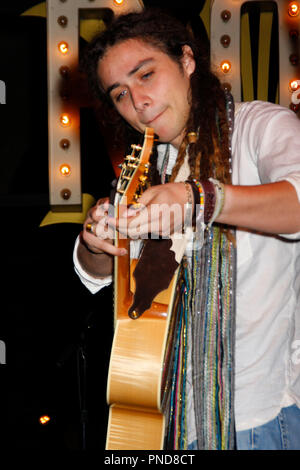 Jason Castro effettua in estate una serie di concerti presso il Grove tenutosi presso il The Grove in Los Angeles, CA su Mercoledì, 19 agosto 2009. Foto di PRPP / PictureLux Riferimento File # Jason Castro06 81909PRPP per solo uso editoriale - Tutti i diritti riservati Foto Stock