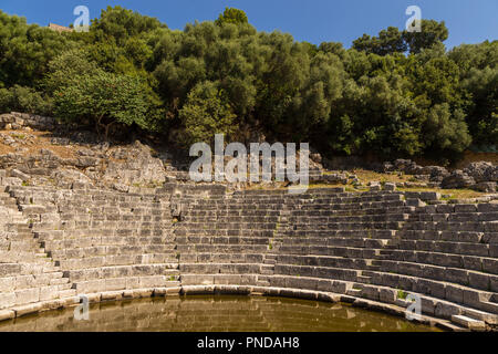 Butrinto, Albania- 29 giugno 2014: i ruderi del Teatro di Buthrotum, antica greca e poi romana e sede vescovile in Epiro Foto Stock