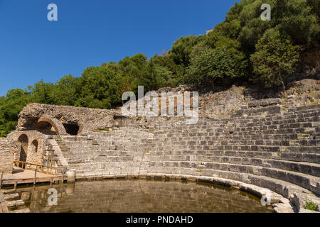 Butrinto, Albania- 29 giugno 2014: i ruderi del Teatro di Buthrotum, antica greca e poi romana e sede vescovile in Epiro Foto Stock