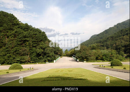 Vista dal lussuoso Hotel Hyangsan in Corea del Nord Foto Stock