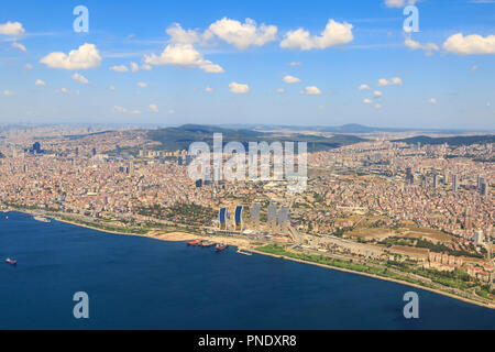 Maltepe e Kartal parte (lato Asiatico di Istanbul, Turchia dal cielo Foto Stock