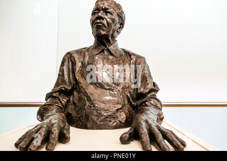 Londra Inghilterra,Regno Unito Gran Bretagna,Covent Garden,National PortraitGallery,museo d'arte,interno interno,contemporaneo,scultura,Nelson Foto Stock