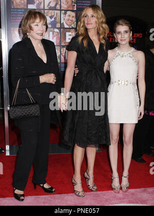 Shirley Maclaine, Julia Roberts e Emma Roberts presso il Los Angeles Premiere mondiale di San Valentino tenutasi presso il Grauman's Chinese Theatre di Hollywood, CA su Lunedi, 8 febbraio 2010. Foto di Pedro Ulayan Gonzaga Pacific Rim Photo Press Riferimento File # ShirleyMaclaineJulia02 20810PRPP per solo uso editoriale - Tutti i diritti riservati Foto Stock