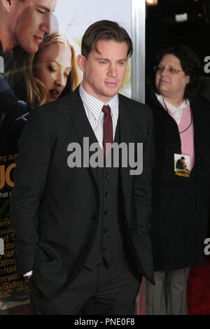 Channing Tatum a gemme dello schermo prima mondiale di "Caro John'. Gli arrivi presso il Graumans Chinese Theatre a Hollywood, CA. Febbraio 1, 2010. Foto: Richard Chavez / PictureLux Riferimento File # TatumC1 020110PLX per solo uso editoriale - Tutti i diritti riservati Foto Stock