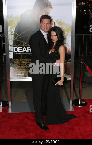 Channing Tatum e moglie Jenna Dewan presso le gemme dello schermo prima mondiale di "Caro John'. Gli arrivi presso il Graumans Chinese Theatre a Hollywood, CA. Febbraio 1, 2010. Foto: Richard Chavez / PictureLux Riferimento File # TatumCAND5 020110PLX per solo uso editoriale - Tutti i diritti riservati Foto Stock