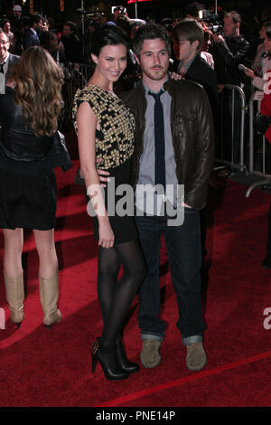 Odette Yustman e Dave Annable presso la premiere mondiale di Touchstone Pictures' 'Quando a Roma". Gli arrivi presso l'El Capitan theater a Hollywood, CA. Il 27 gennaio 2010. Foto: Richard Chavez / PictureLux Riferimento File # YustmanOAND5 012710RAC per solo uso editoriale - Tutti i diritti riservati Foto Stock