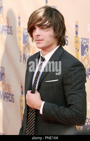 Zac Efron sul tappeto rosso per il 2009 MTV Movie Awards tenutosi al Amphitheatre di Gibson in città universale, CA domenica< 31 maggio 2009. Foto di Edwin Blanco/ PRPP /PictureLux Riferimento File # Zac Efron 20090531 09PRPP per solo uso editoriale - Tutti i diritti riservati Foto Stock