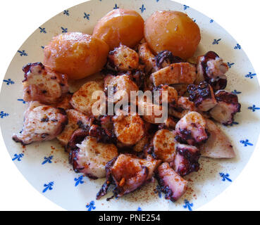 Cibo Tipico spagnolo, pulpo a feira patatoes Foto Stock