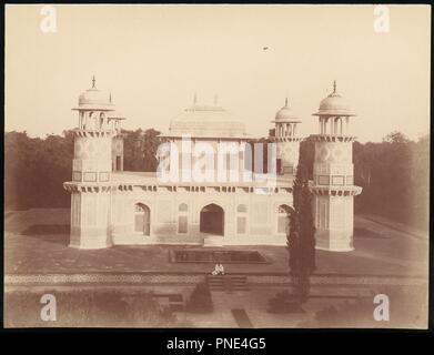 [Itmad-Ud-Daulah Tomba di Agra]. Artista: sconosciuto. Dimensioni: 21,3 x 28,0 cm (8 3/8 x 11 in.). Data: 1860s-70s. Museo: Metropolitan Museum of Art di New York, Stati Uniti d'America. Foto Stock